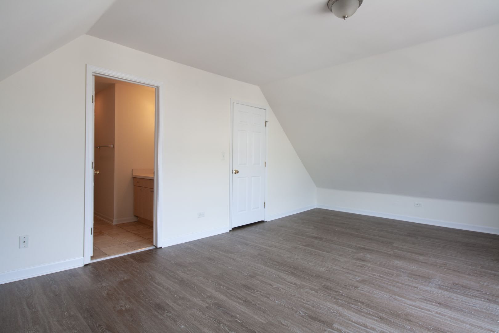 Huge 3Br 2Ba Duplex Up Close To Blue Line With In Unit Laundry – photo 5