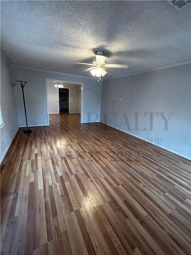 Adorable And Spacious 2Br 1Ba House – photo 3