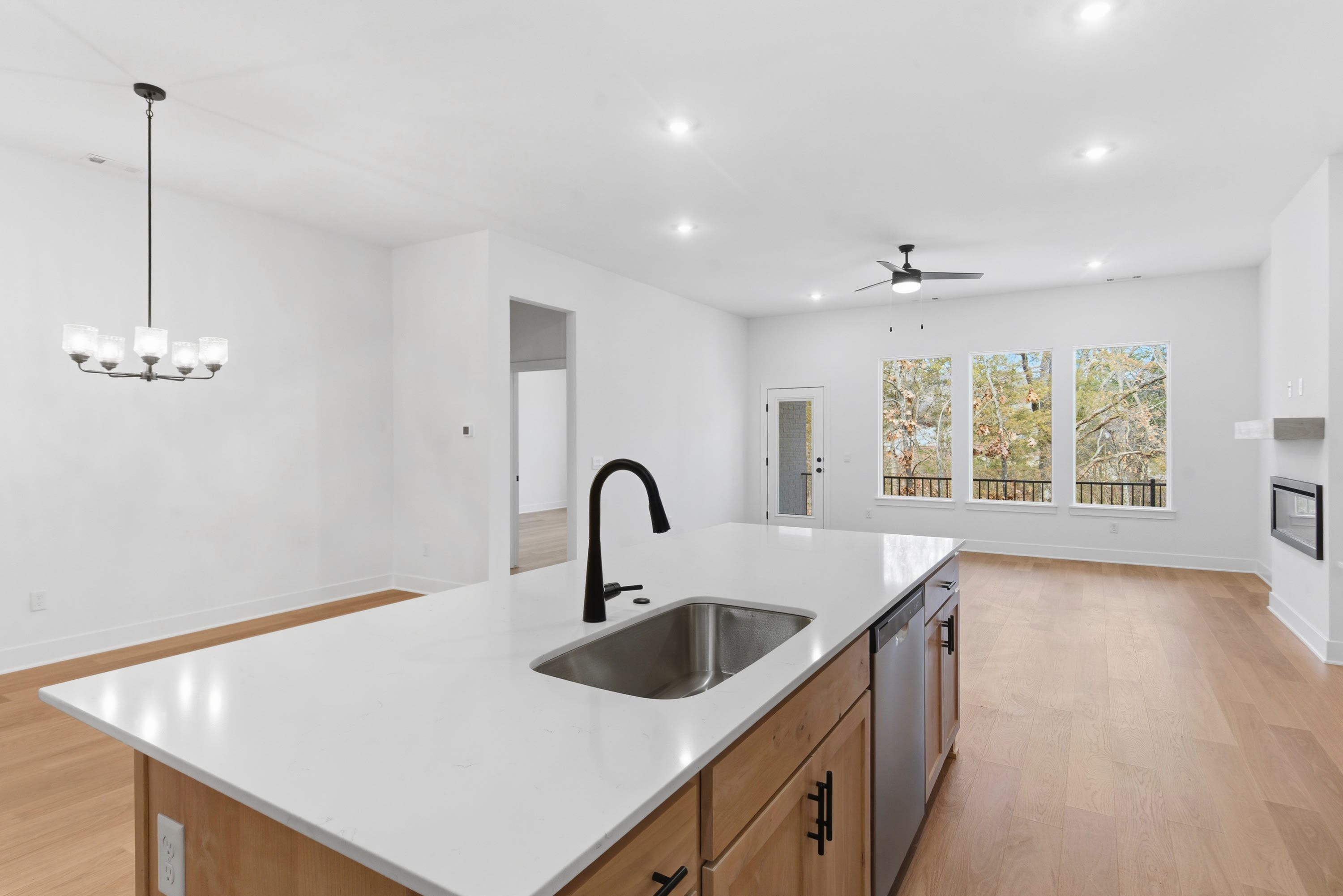 1822 East Fiji Street – photo 5