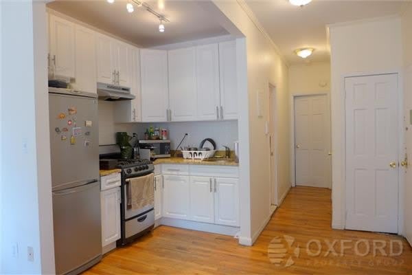 686 9Th Avenue – photo 4