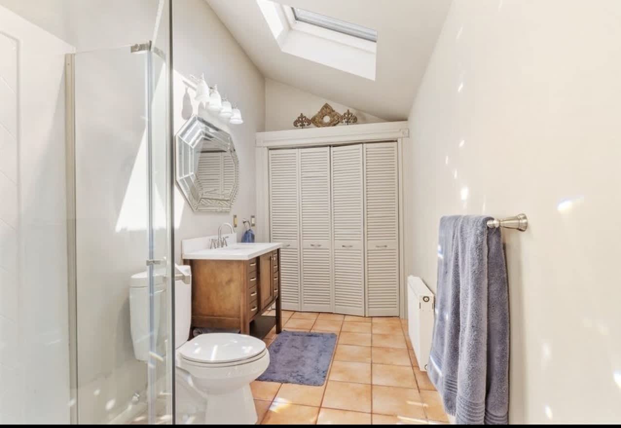 469 Lake Ave – photo 4