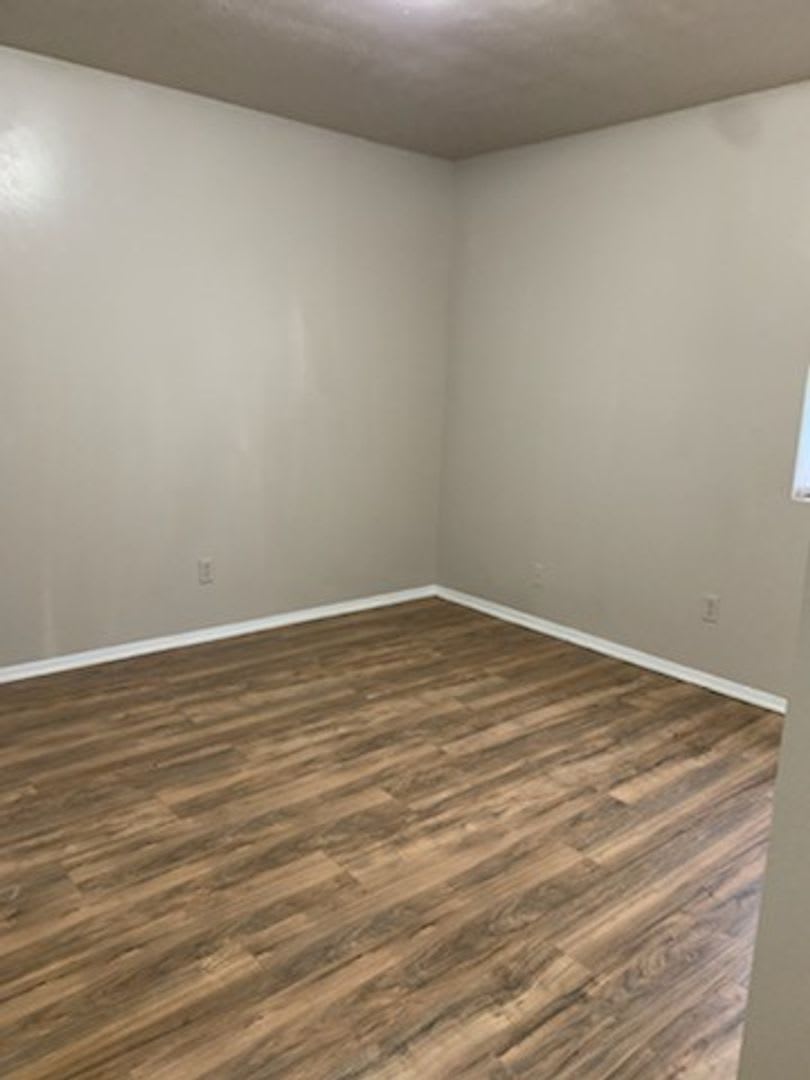 *HUD ACCEPTED* 2/1 Downstairs Fourplex with Water Included – photo 4