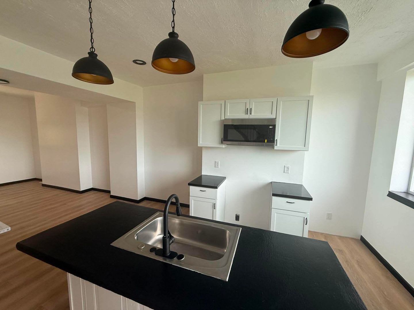 Newly Updated 2 Bedroom Home In the Southside! – photo 3