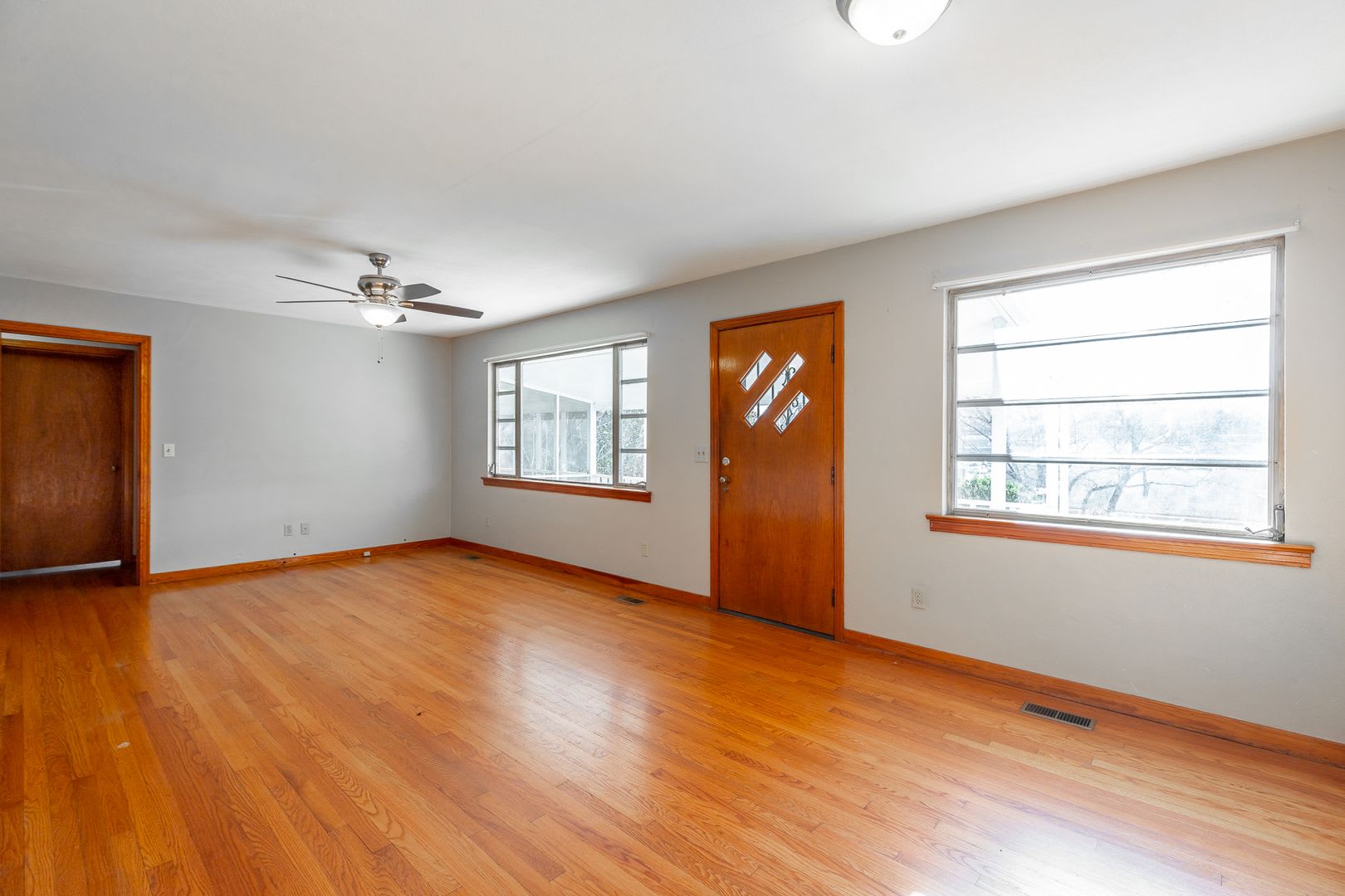 2 Bedroom Home in East Ridge – photo 3