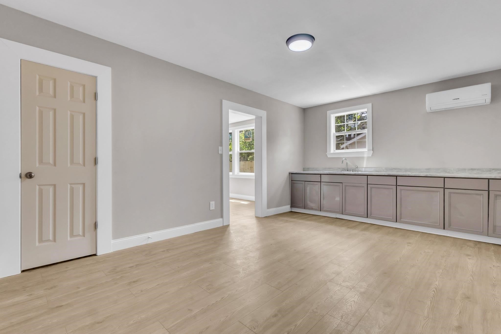 584 Anchor St – photo 3