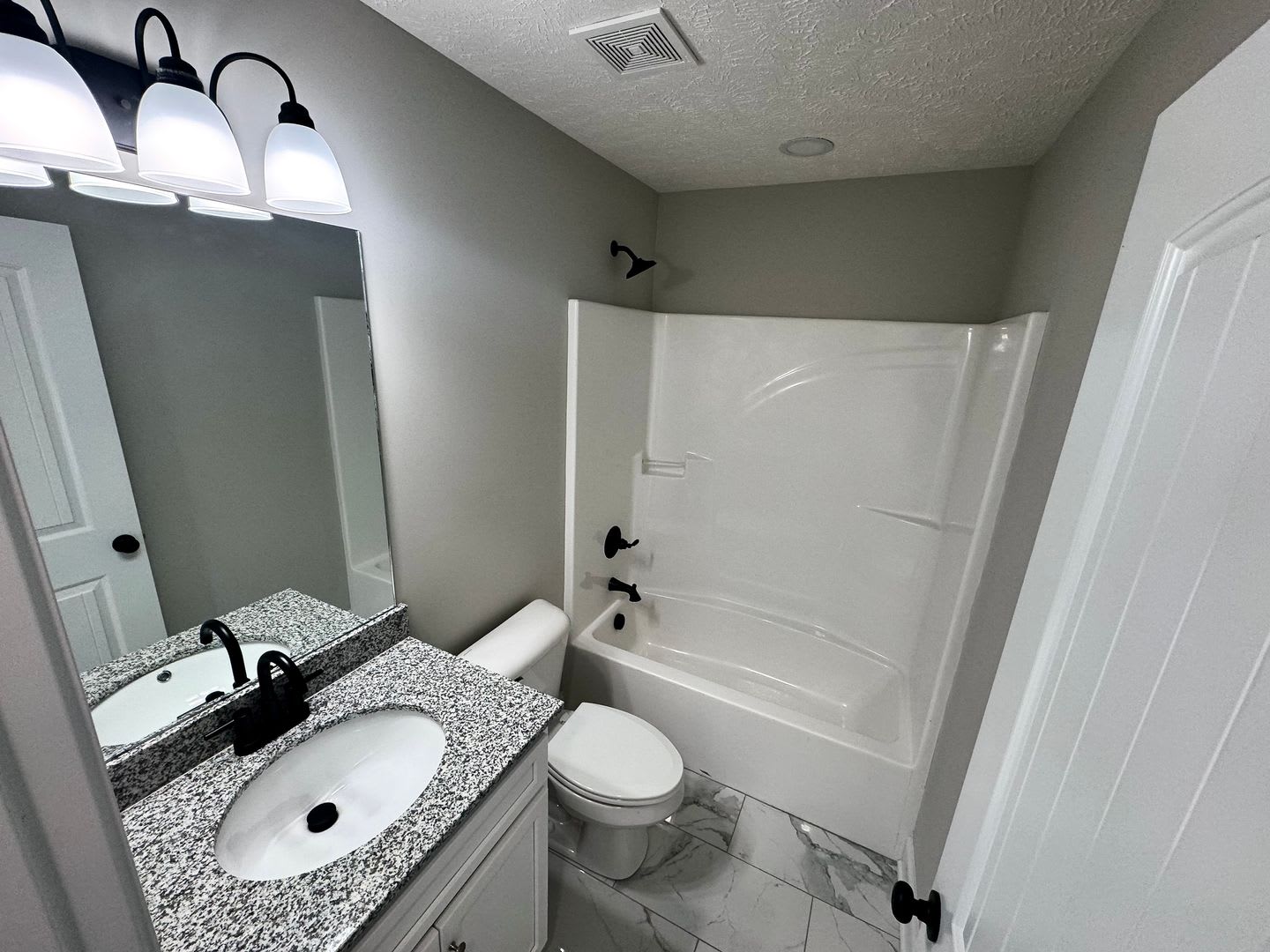 Spacious Duplex with Fence-In Back Yard.... – photo 3