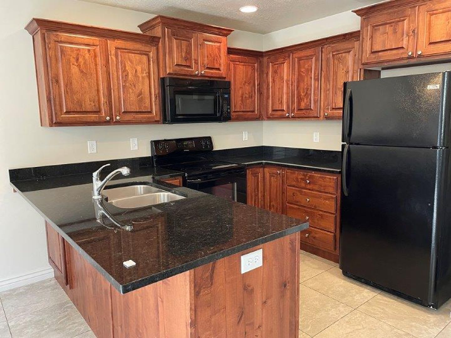 3 Weeks Rent Free Spacious 3 Bed 2 5 Bath Townhome In West Haven Garage Pool Community Amenities – photo 2