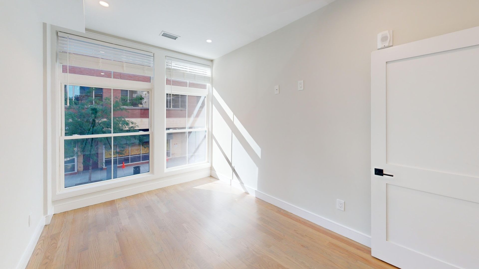 1K Rebate W Rental Lux Apt W 2 Baths Xl Rooms In Theater District Laundry In Unit – photo 2