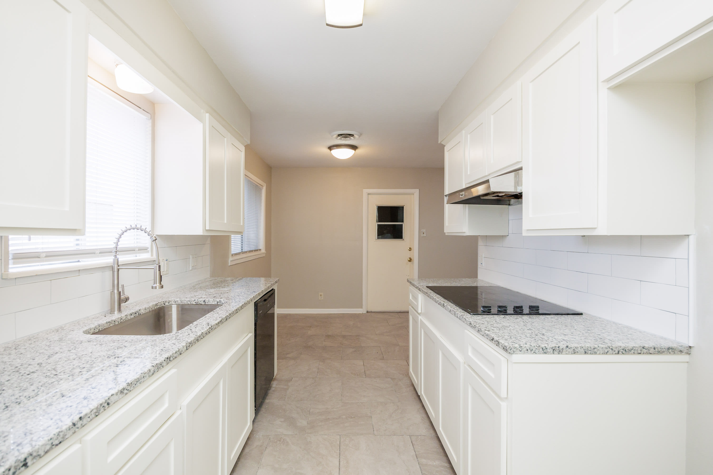 207 Blanco – photo 5