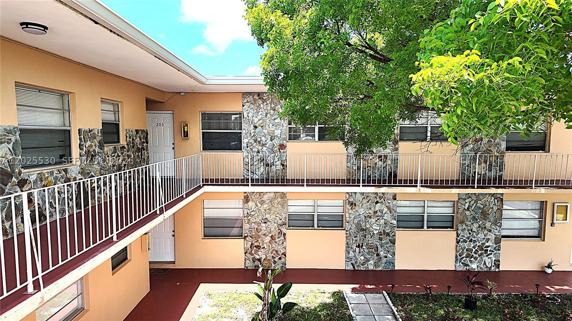 31 SE 2nd Ave – photo 2