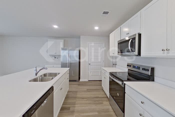 102 Inez Avenue – photo 4