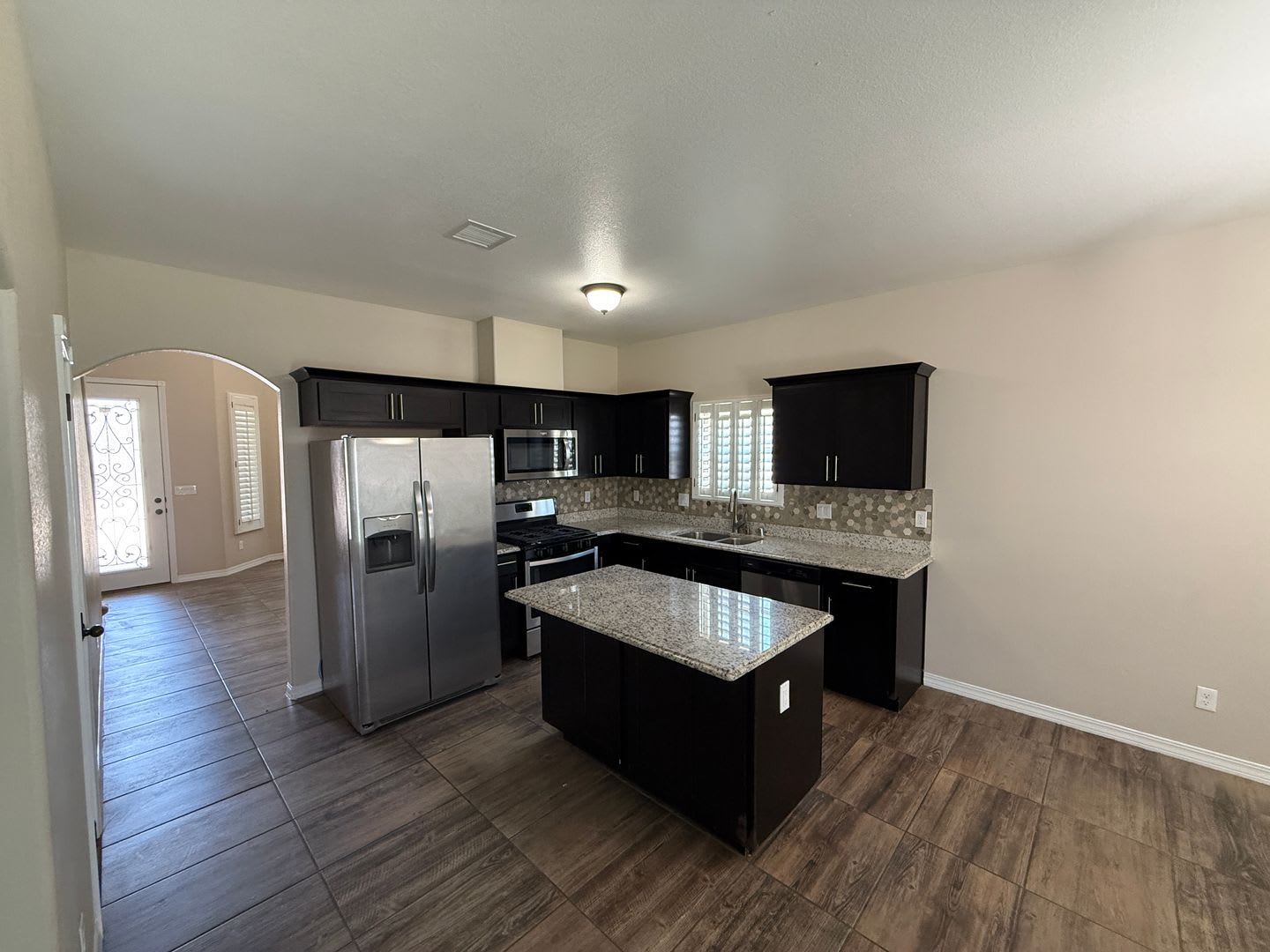 Upper Valley 4 Bdrm 2 5 Bath – photo 4