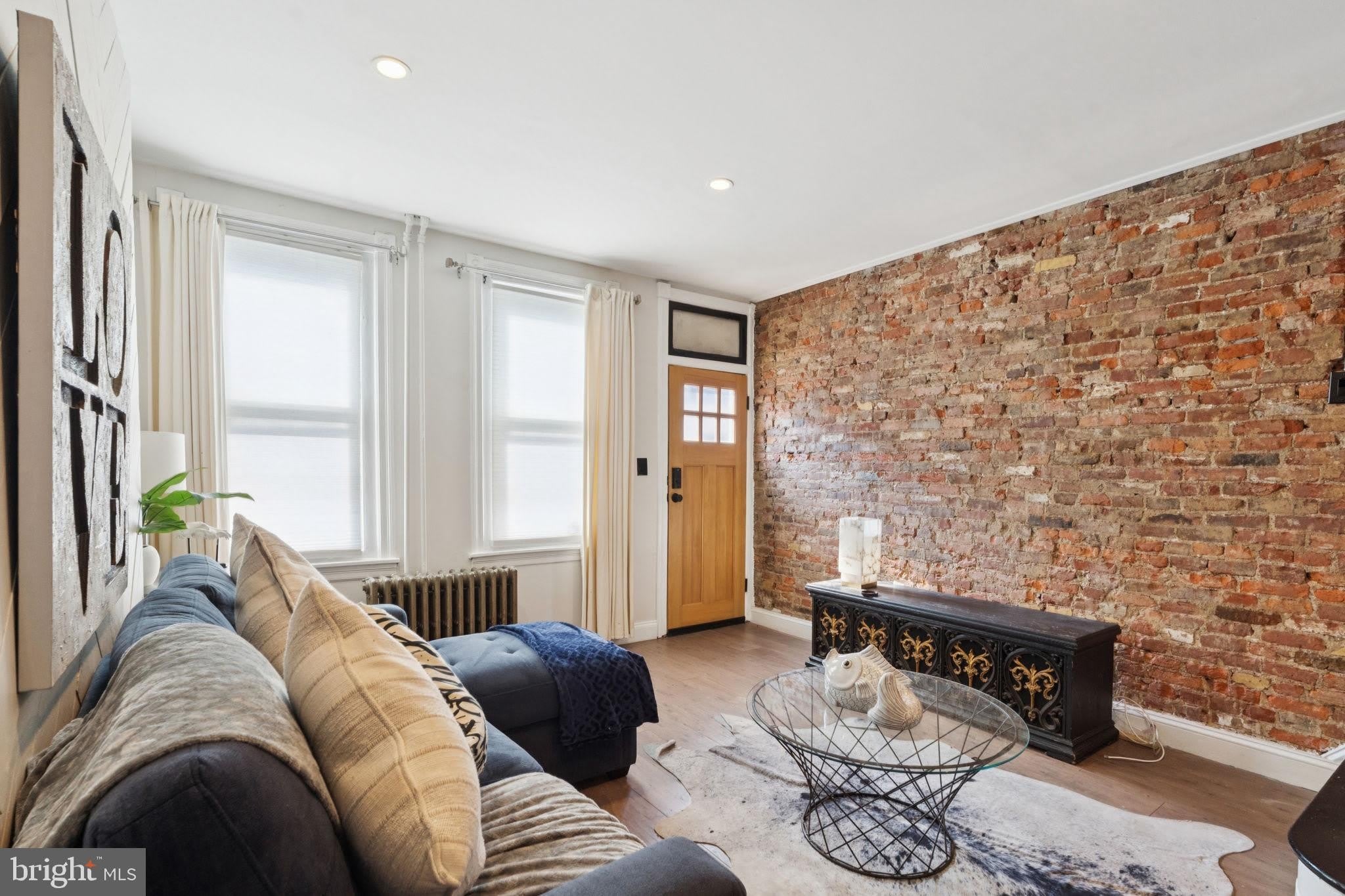 2511 E OAKDALE Street – photo 2