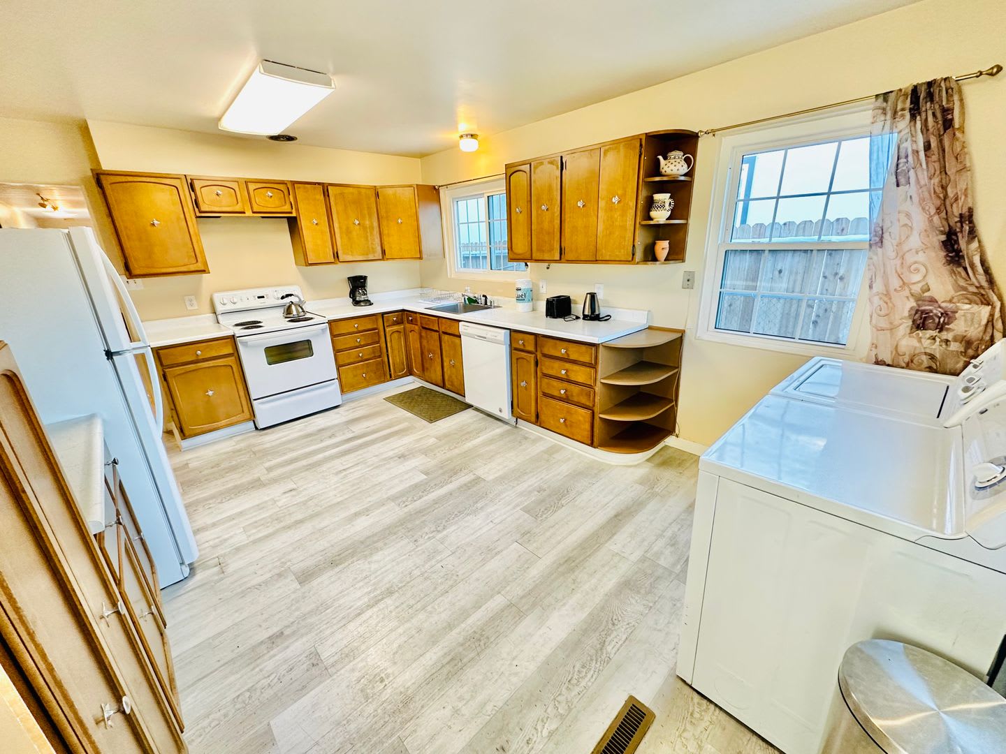 Large Midtown home in the center of it all – photo 2