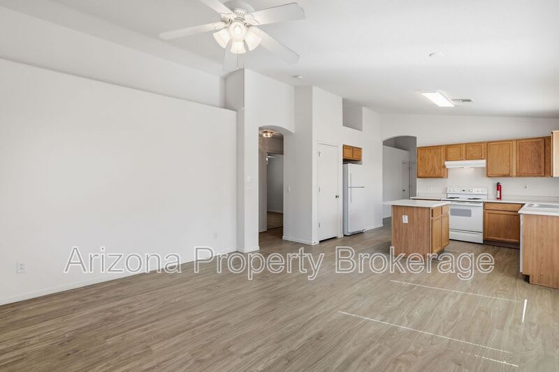 14823 W. Redfield Rd. – photo 2