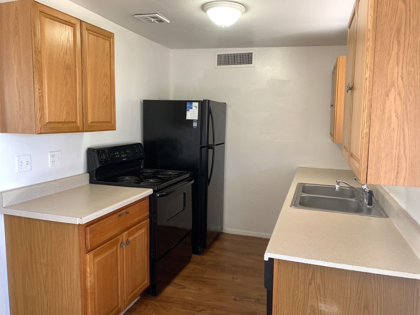 Conveniently Located 3Bdm 2Ba Townhome! – photo 4