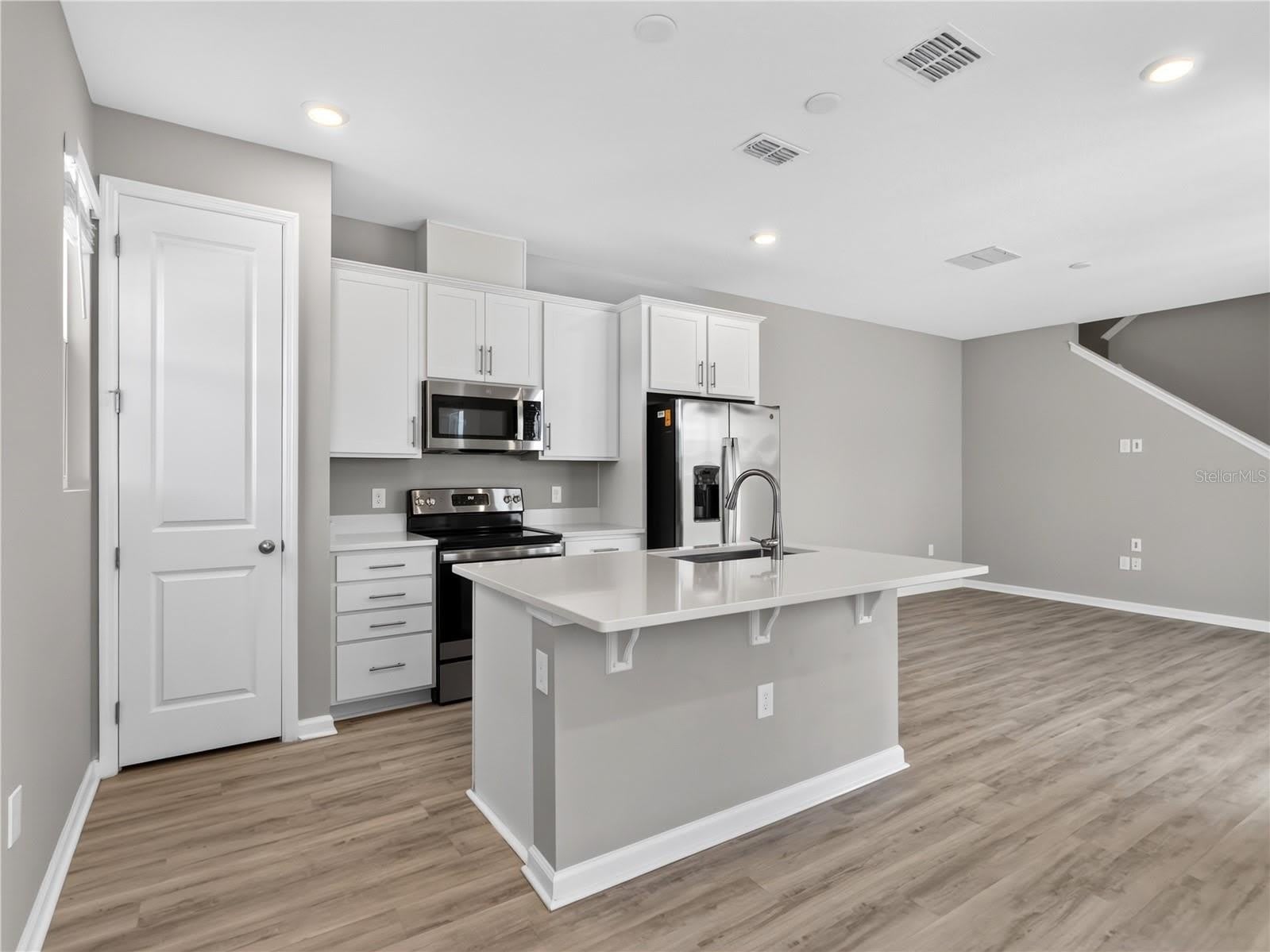 1465 AXEL GRAESON Avenue – photo 3