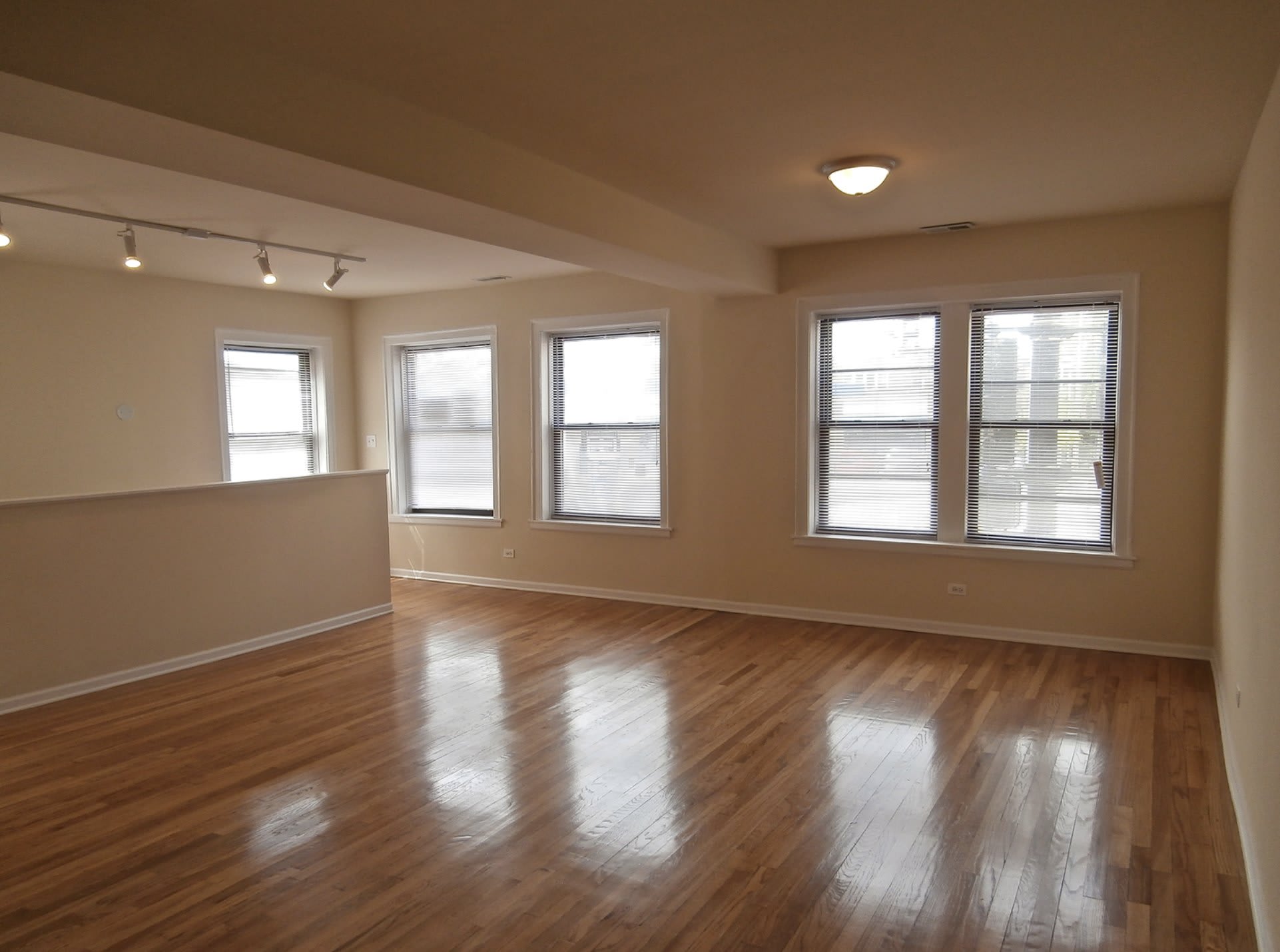 2803 W Lawrence Ave – photo 1
