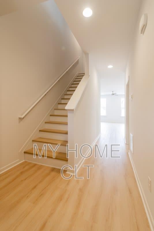 2719 Capitol Dr – photo 2