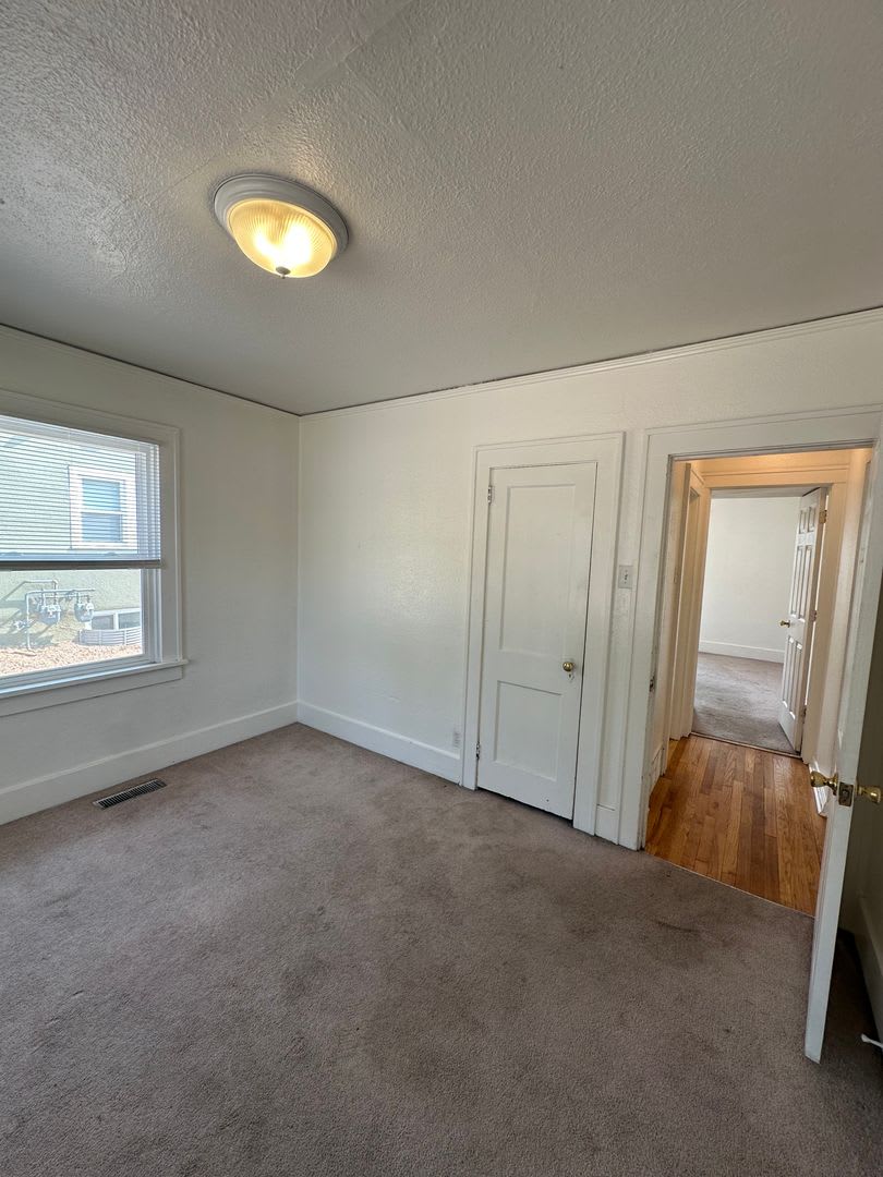 Awesome 4 to 5 bedroom close to everything you need – photo 5