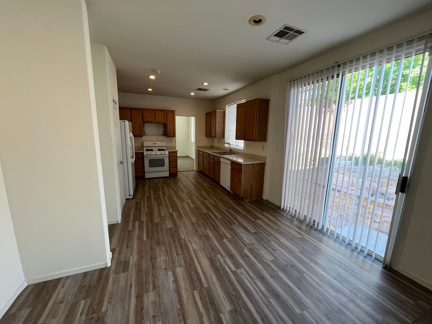 Two Story Home Over 2400 Sq Ft – photo 5