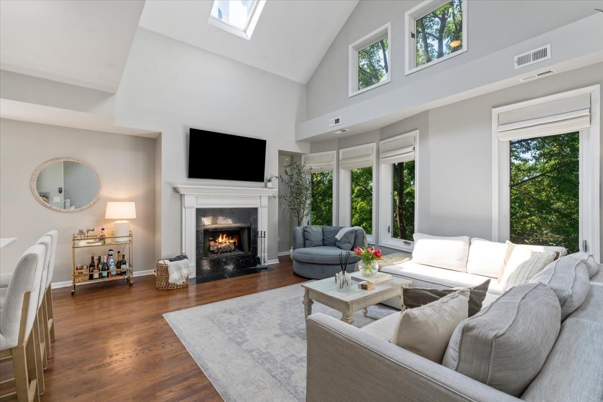 1521 W Wolfram Street – photo 2