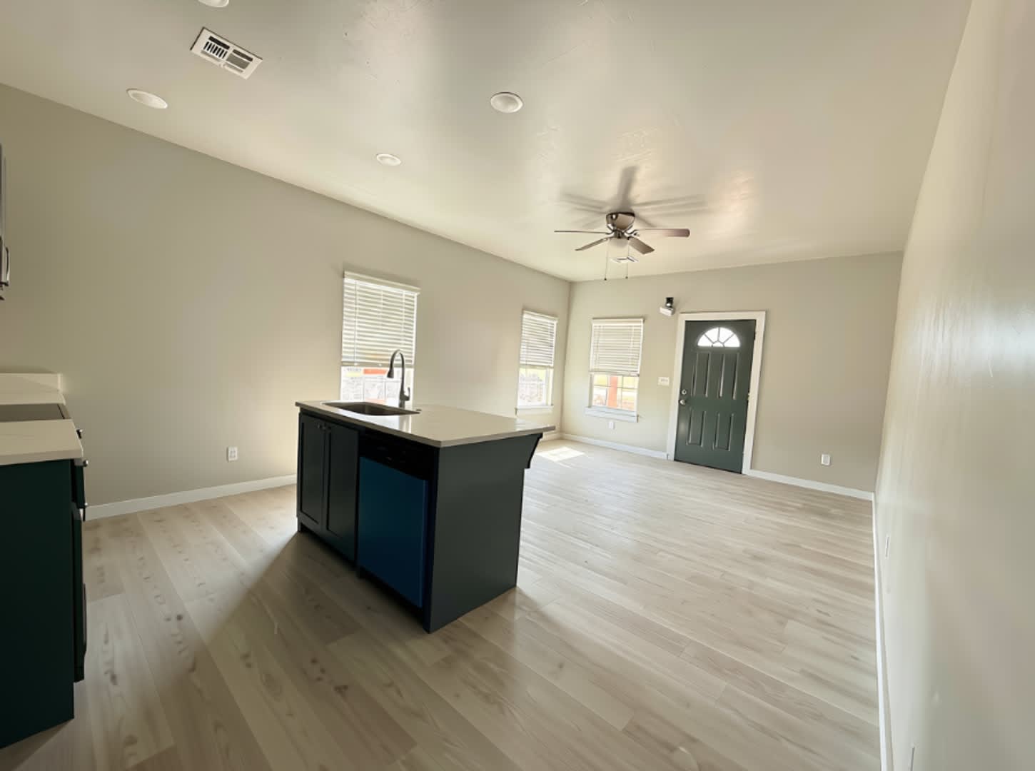 Modern 2-Bedroom Duplex Unit – photo 5