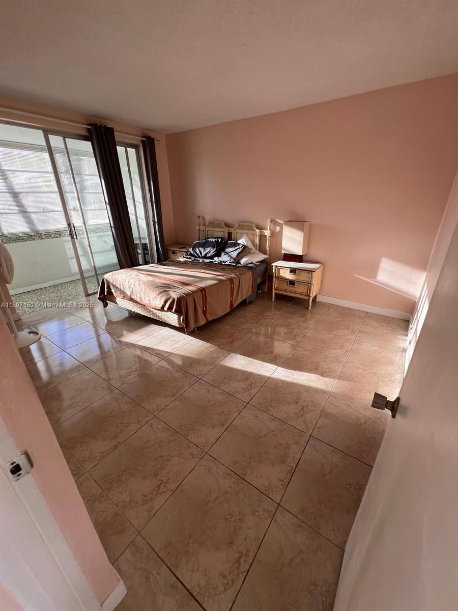 1591 NE Miami Gardens Dr – photo 4