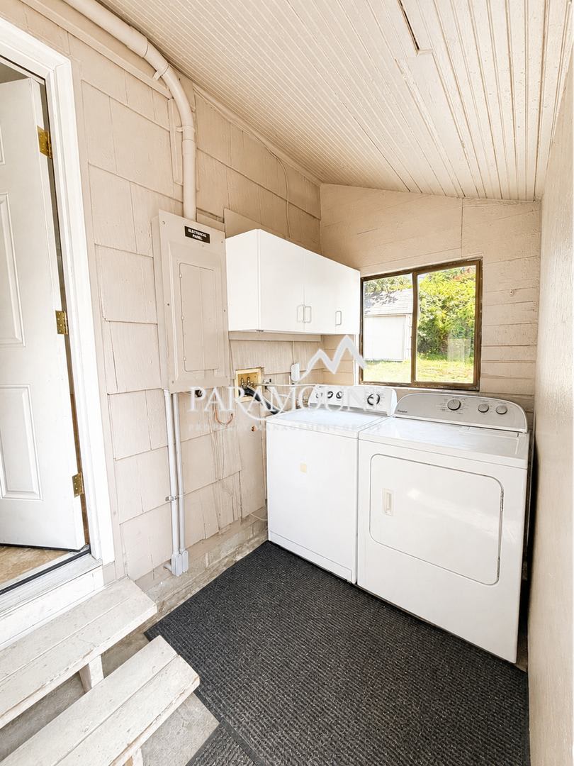 Charming 1 Bed / 1 Bath, Centrally Located! – photo 3