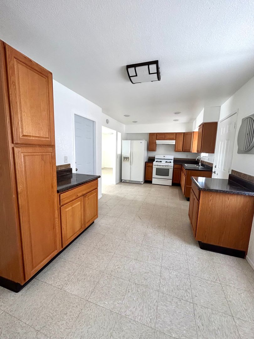 2 Bedroom 1 Bathroom Home Close To Town – photo 4
