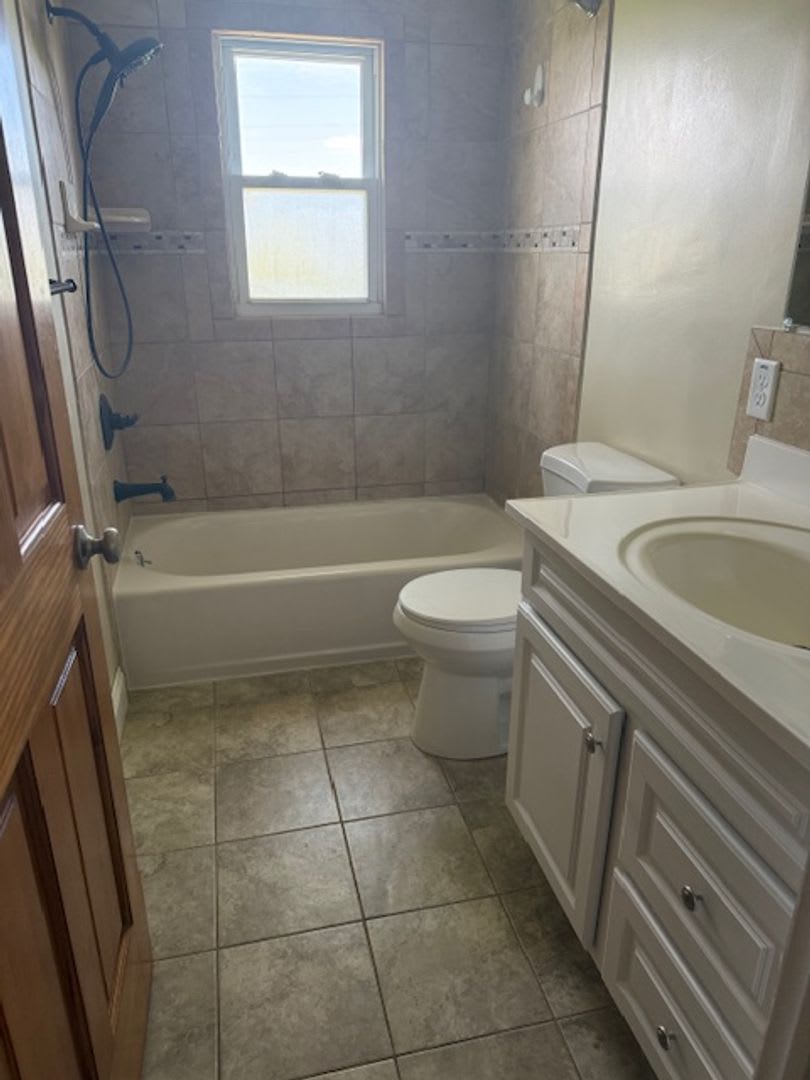 Beautiful 3BR home ten minutes from Bloomington with large lot. Recently refurbished and modernized – photo 5