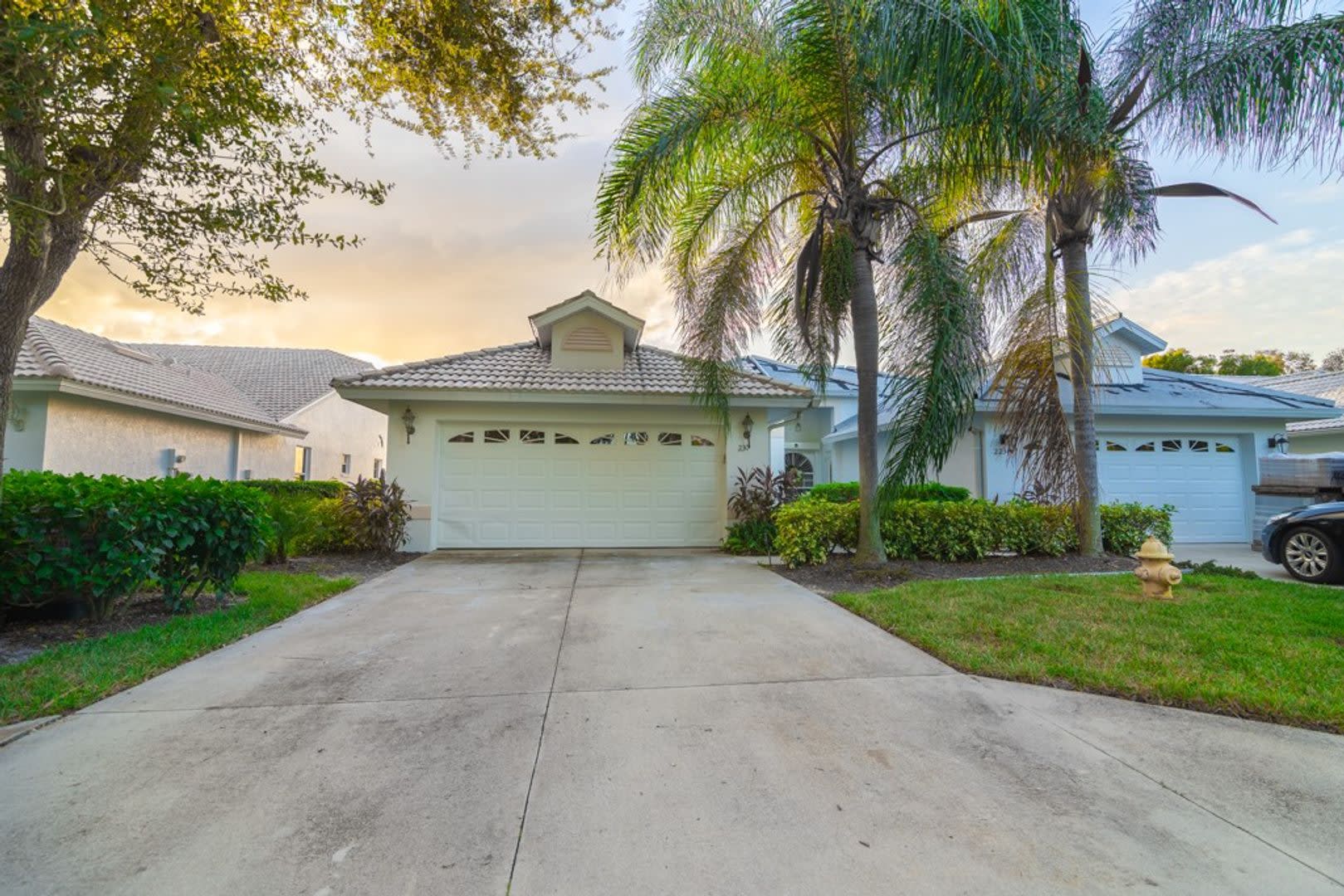 2 Bed Den 2 Bath Unfurnished Pool Home Close To Mercato Marker Lake Hidden Gem Quiet Community – photo 2