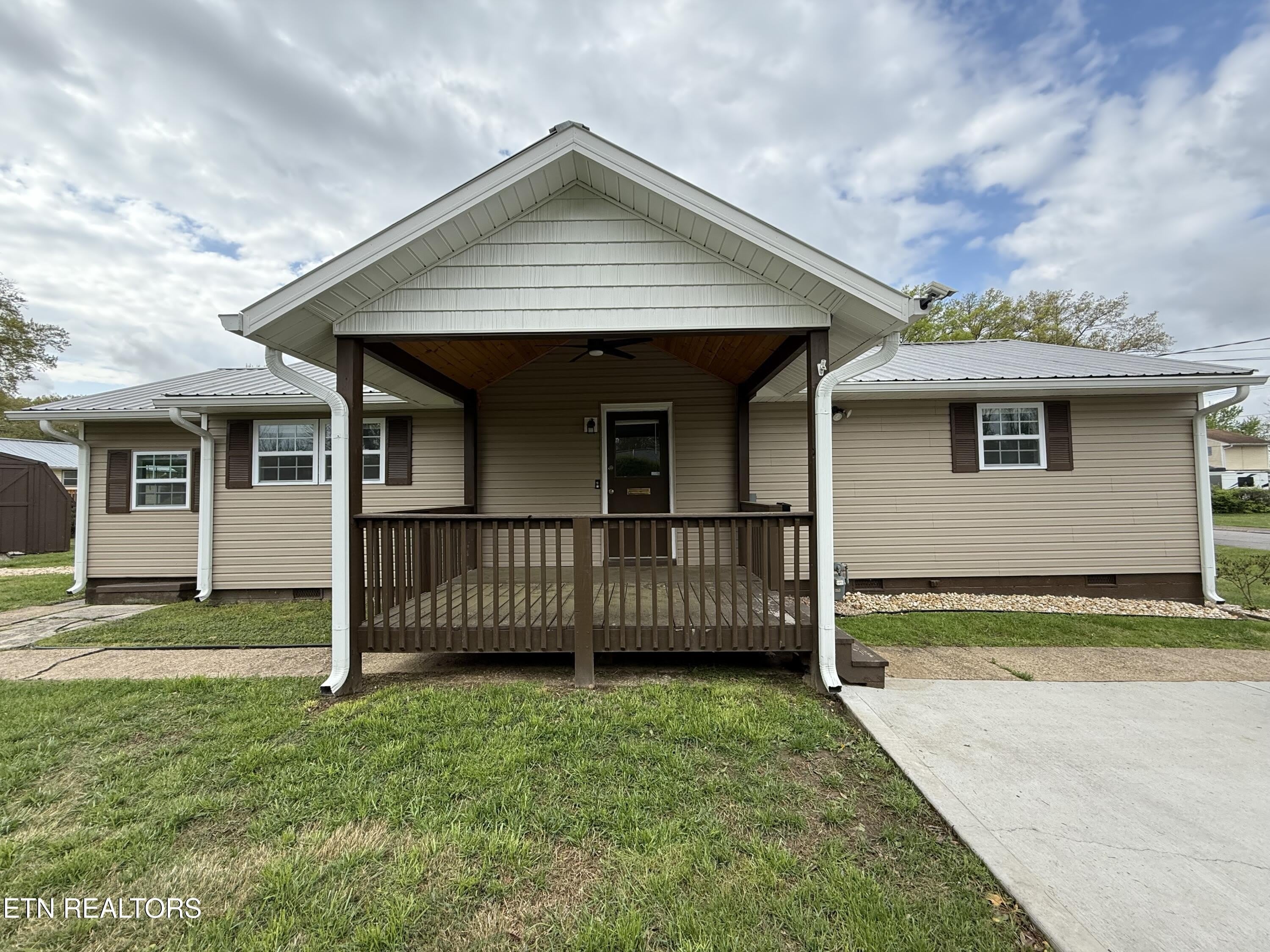 111 Marshall Circle – photo 1