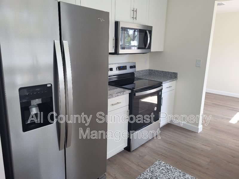 648 16th Ln – photo 5