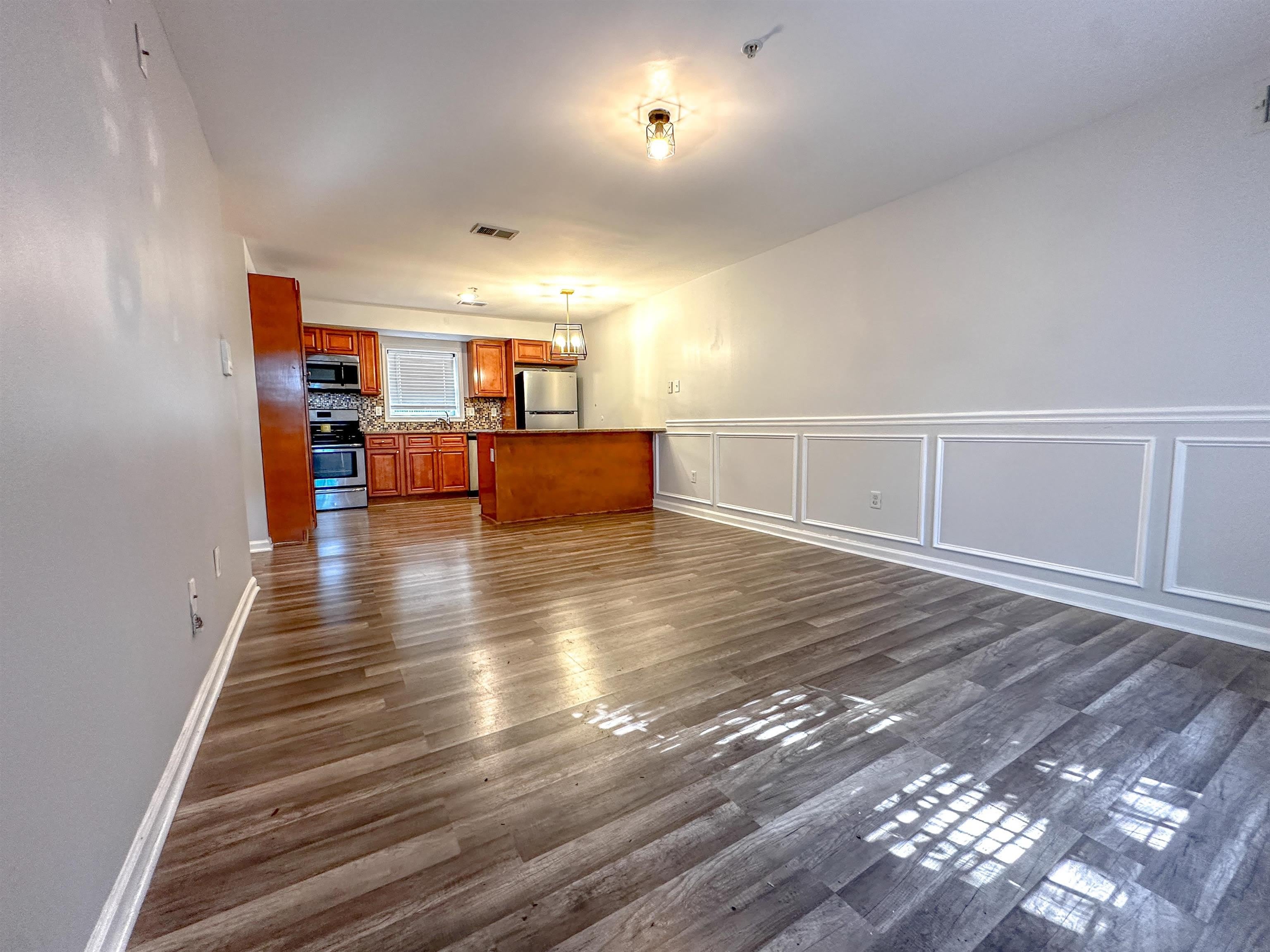 171 Clifford St – photo 3