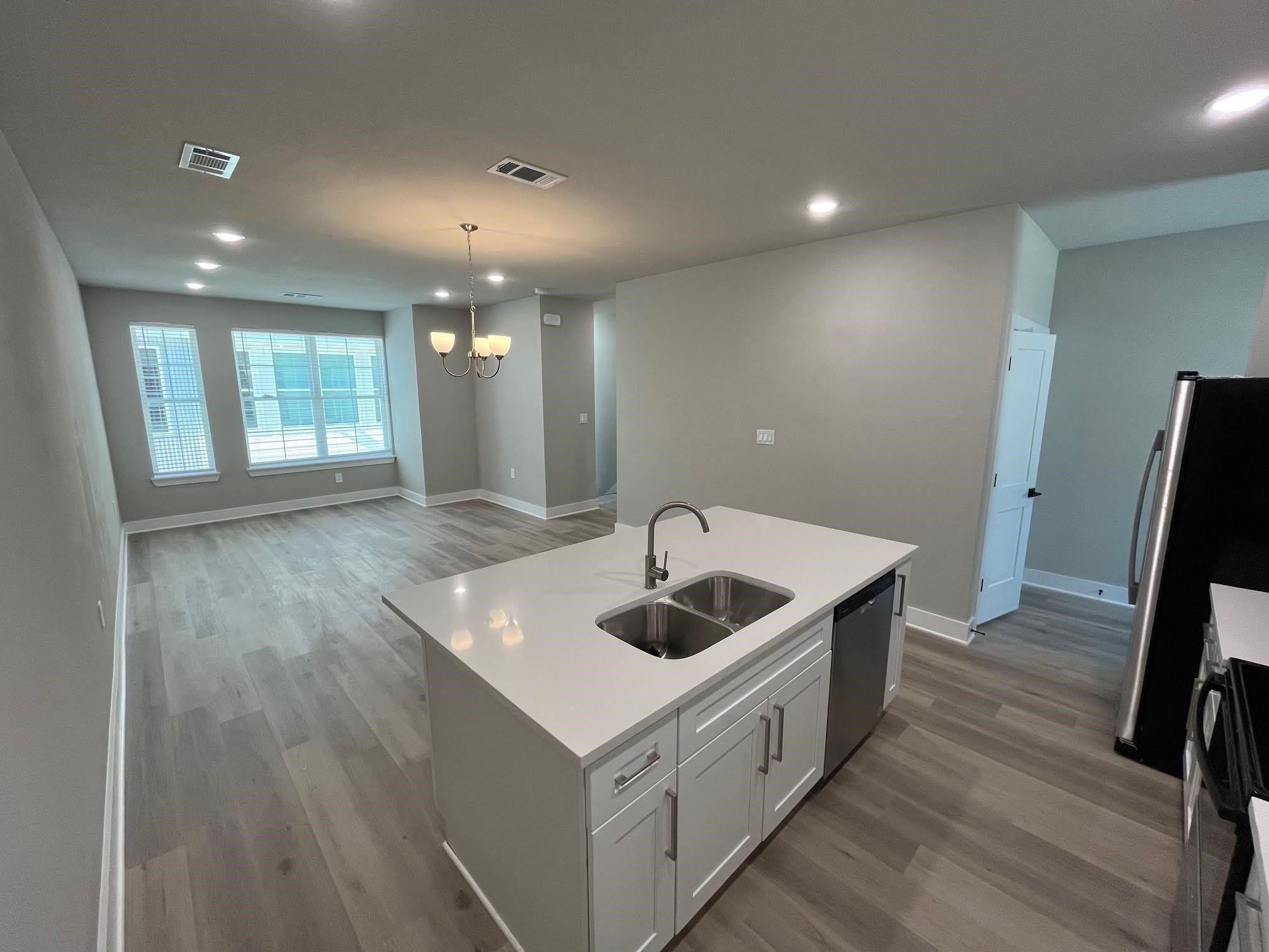 525 W Collins Street – photo 5