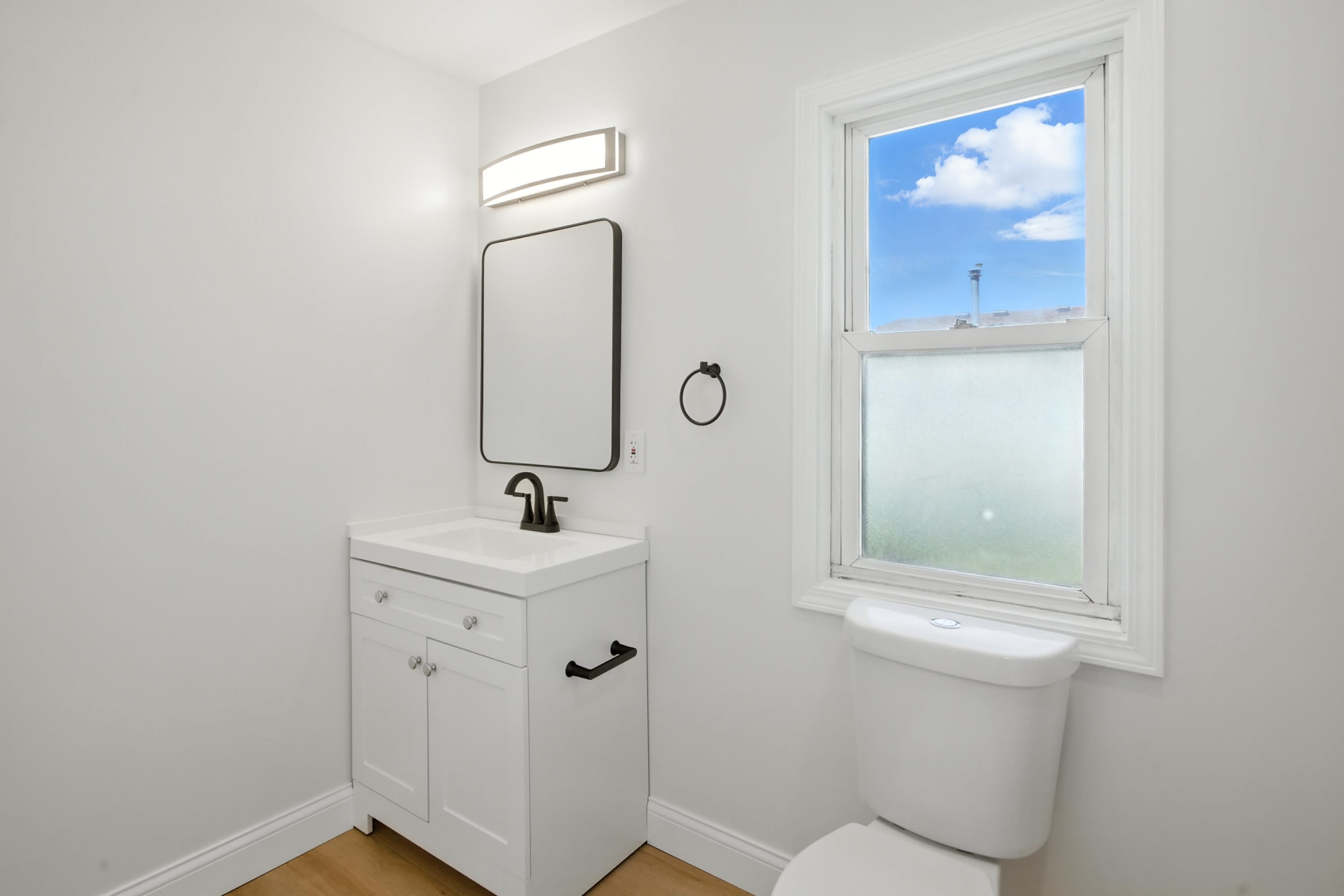 429 West Bernhard Avenue – photo 2