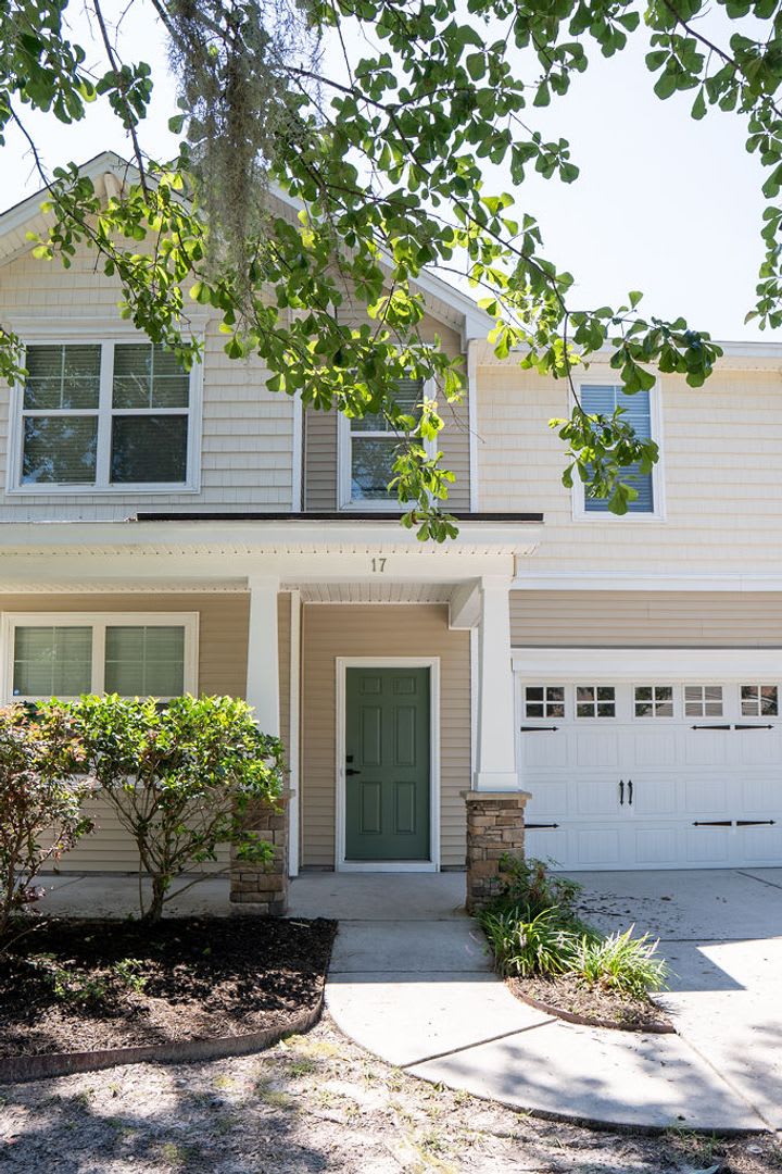 Beautiful Four Bedroom in Shadow Moss – photo 3
