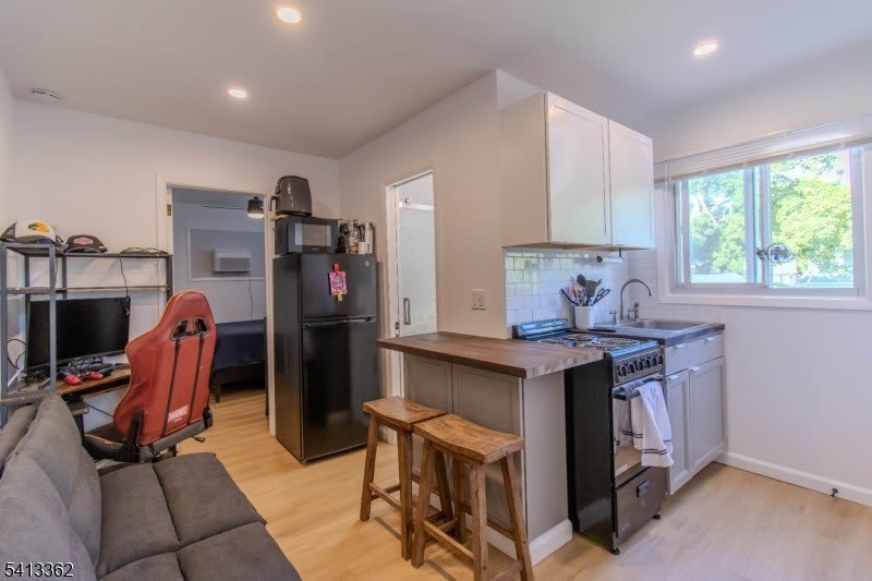 923 Ringwood Ave – photo 4