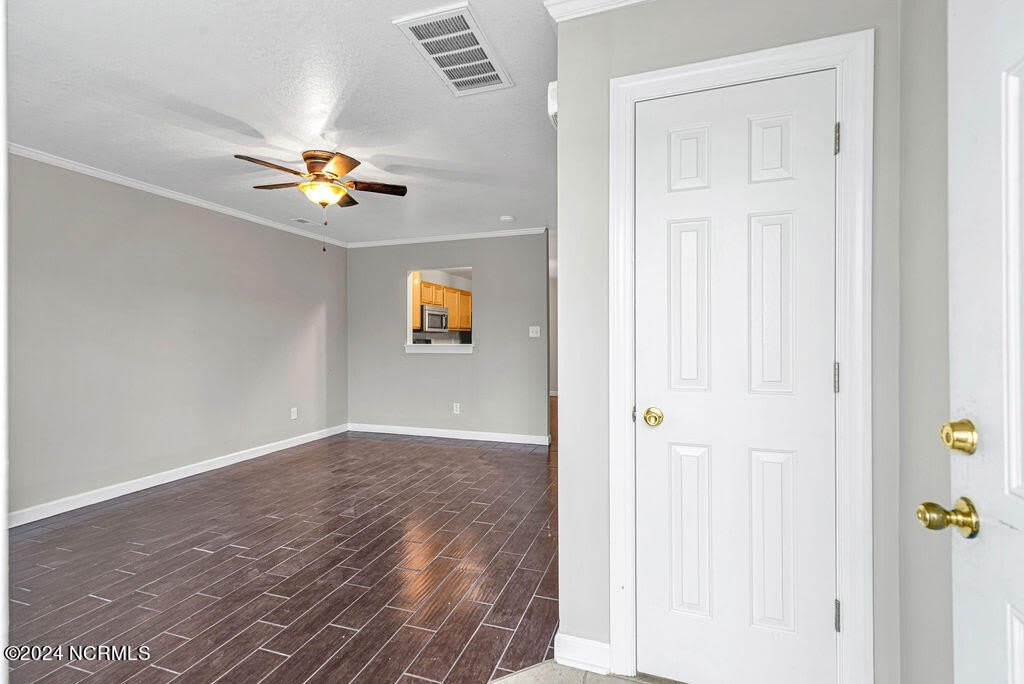 300 Streamwood Drive – photo 3