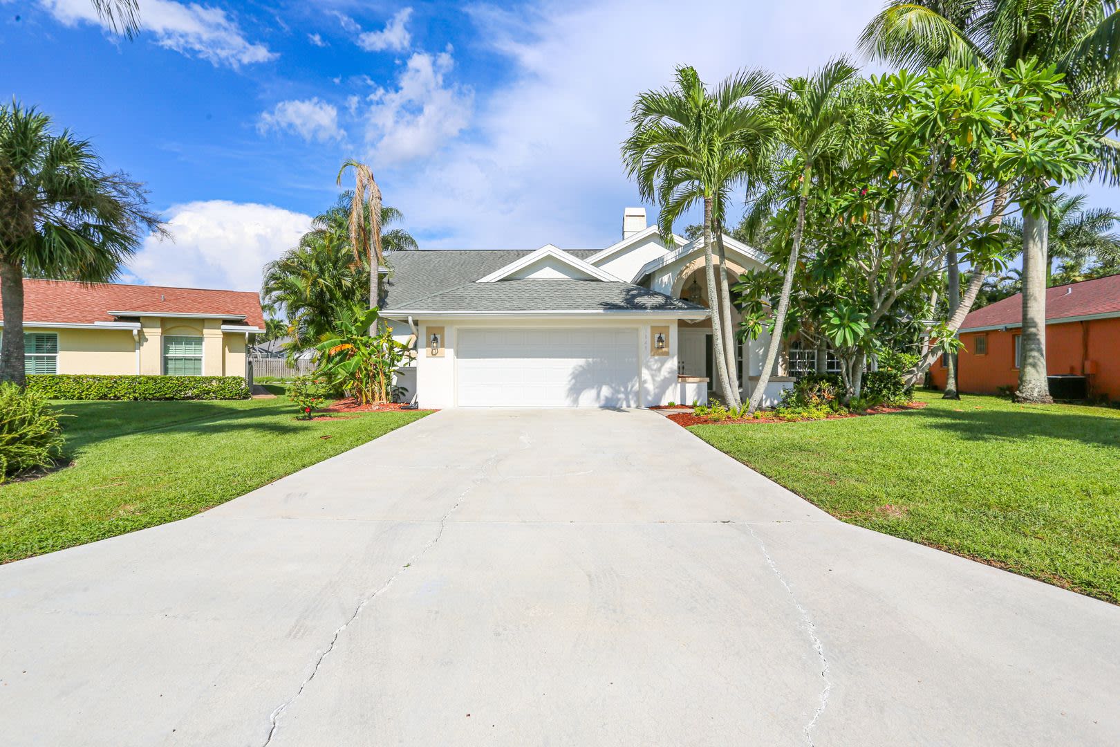 Ask About The Two Weeks Free Moon Lake Great Location Single Family Home With Pool Lake View Unfurnished Annual – photo 2