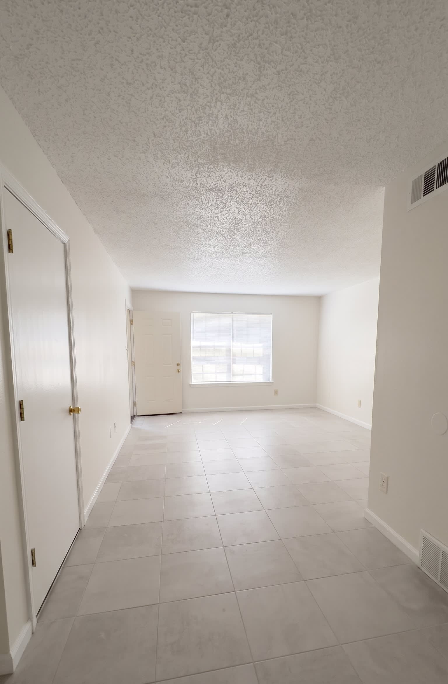 136 Hillview Avenue, Apt 1 – photo 1