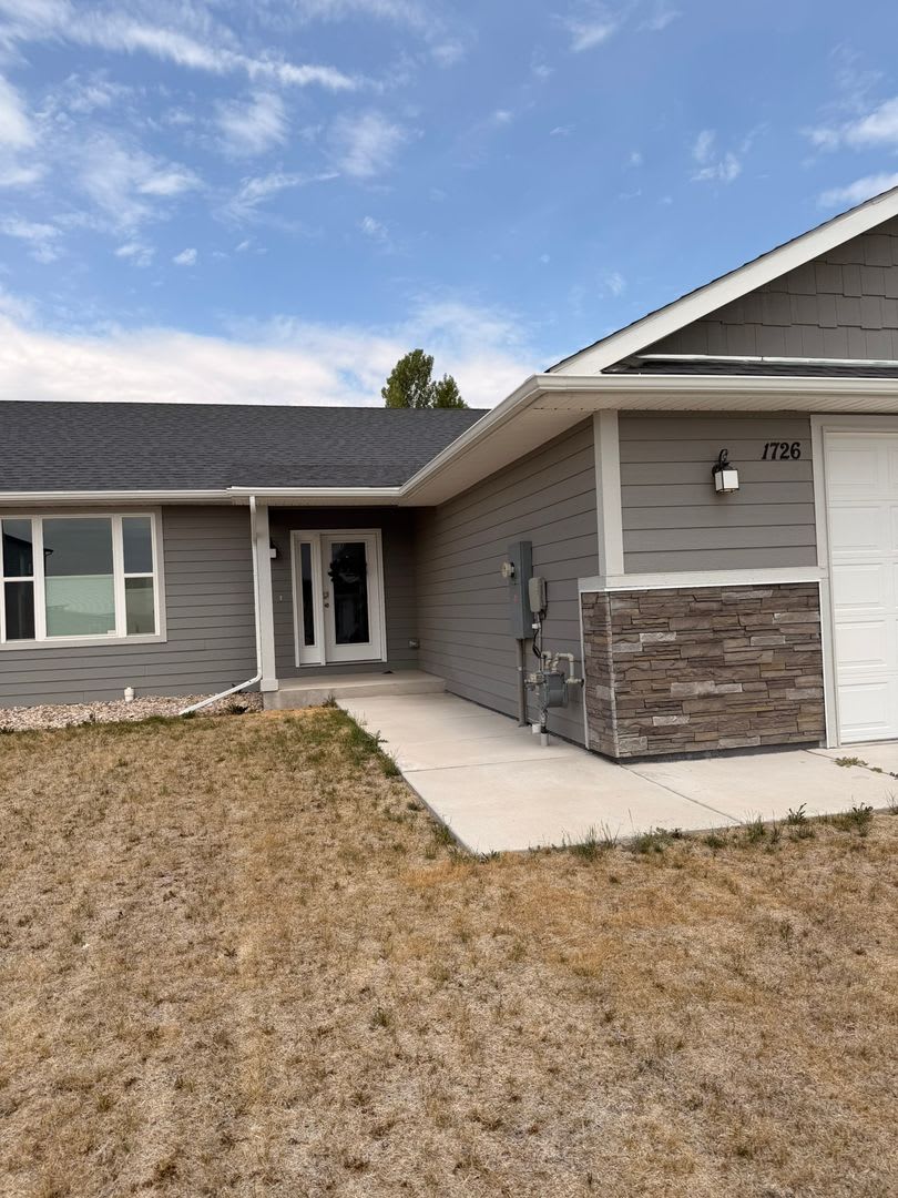 Modern, spacious, and move-in ready—this is the rental you’ve been waiting for! – photo 2