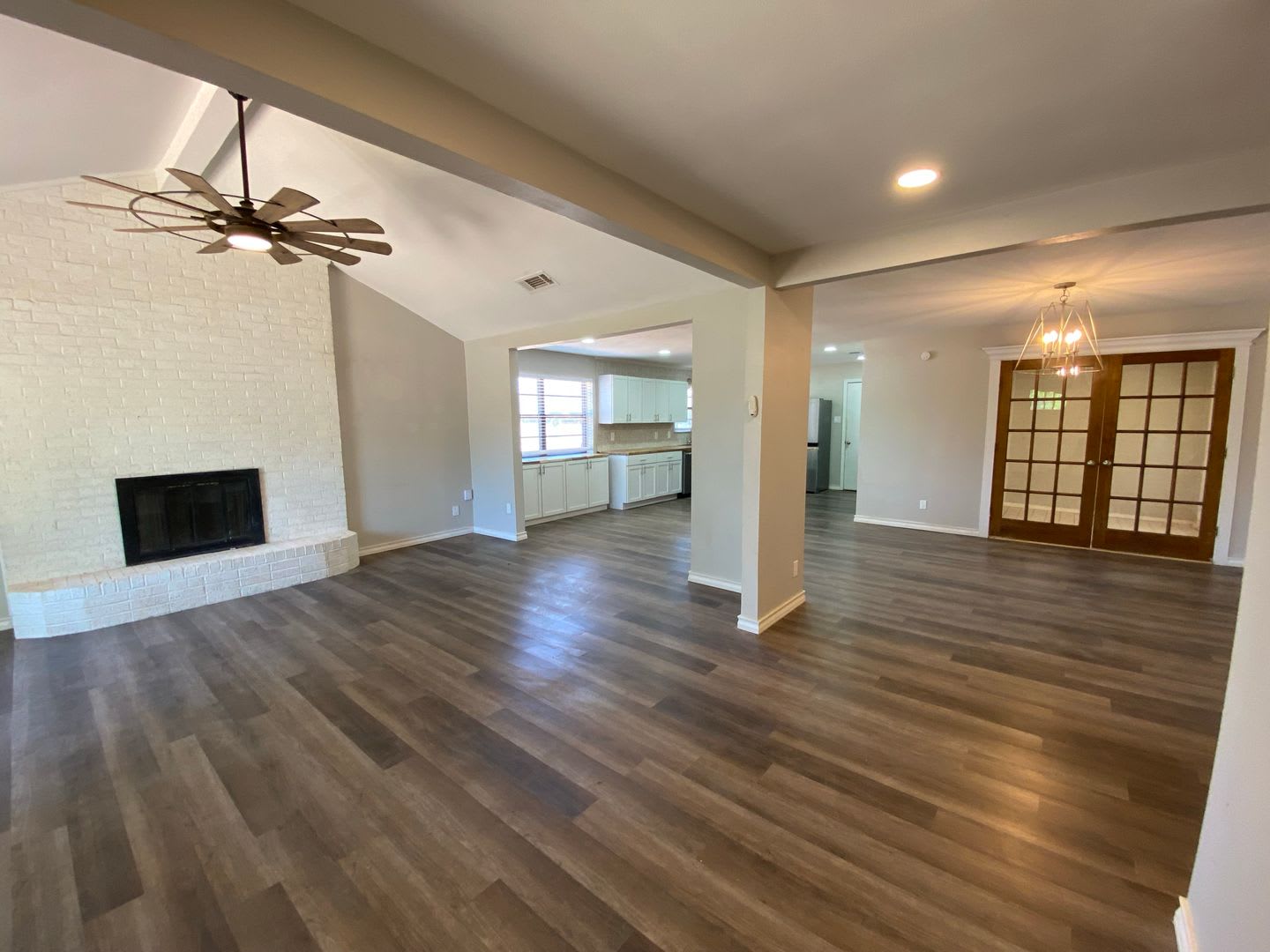 Spacious and Stunning Home with Solar Panels – Your Dream Property AWAITS! – photo 2