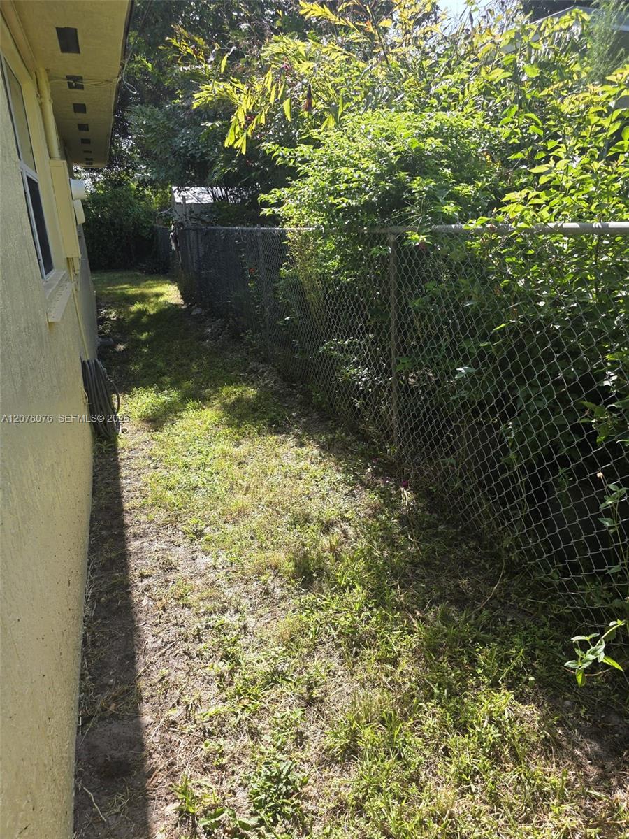 7737 Northwest 9th Avenue – photo 2