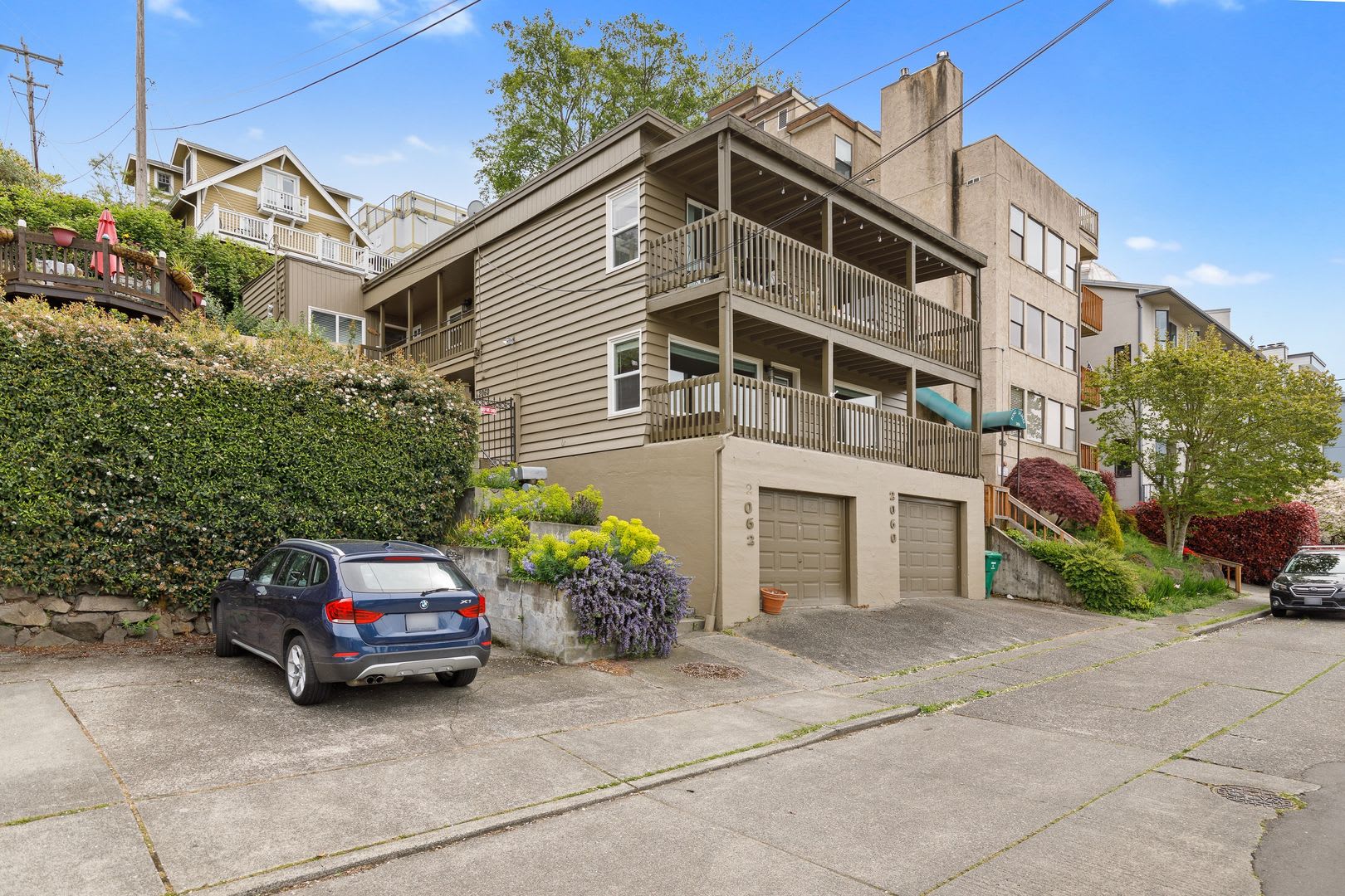 Queen Anne water view 3 bed 2 bath with den and 2 parking spaces – photo 1