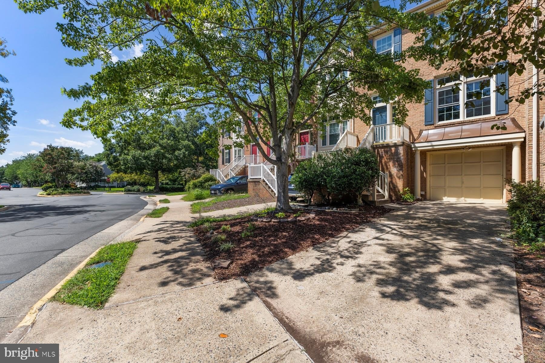 5142 WOODFORD Drive – photo 1