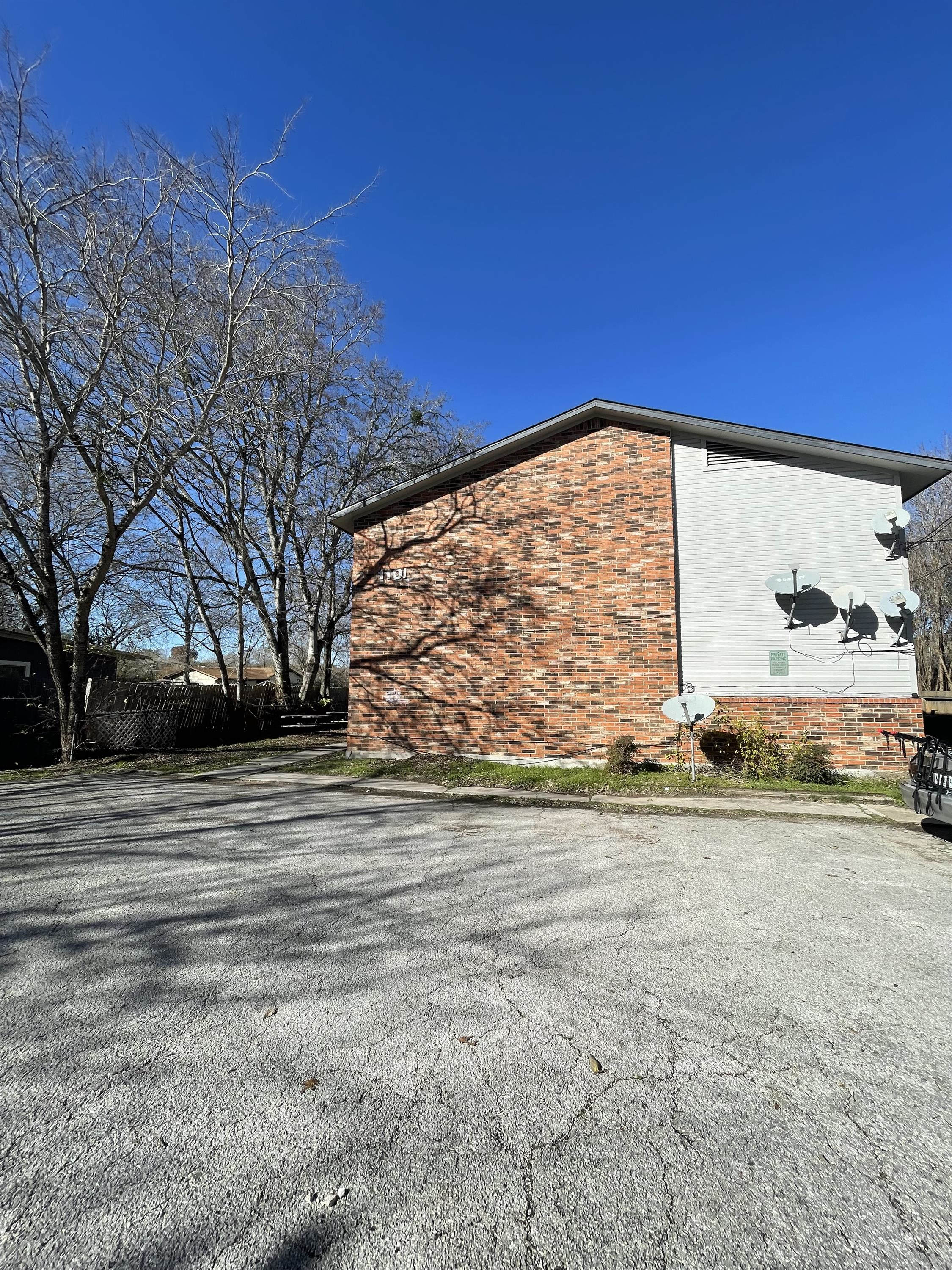 1101 Bois D'Arc Street – photo 2