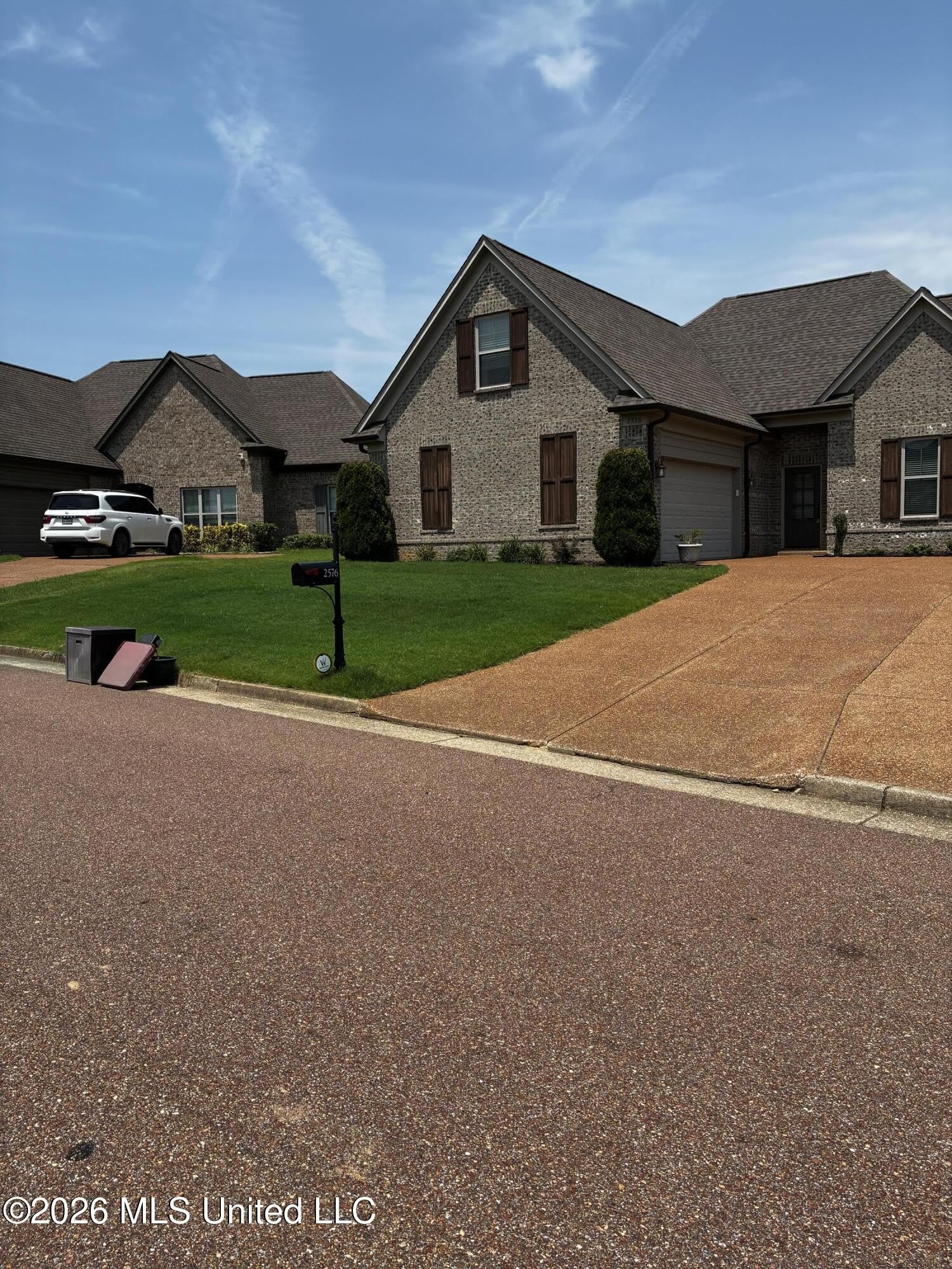 2576 Summer Knoll Drive – photo 1