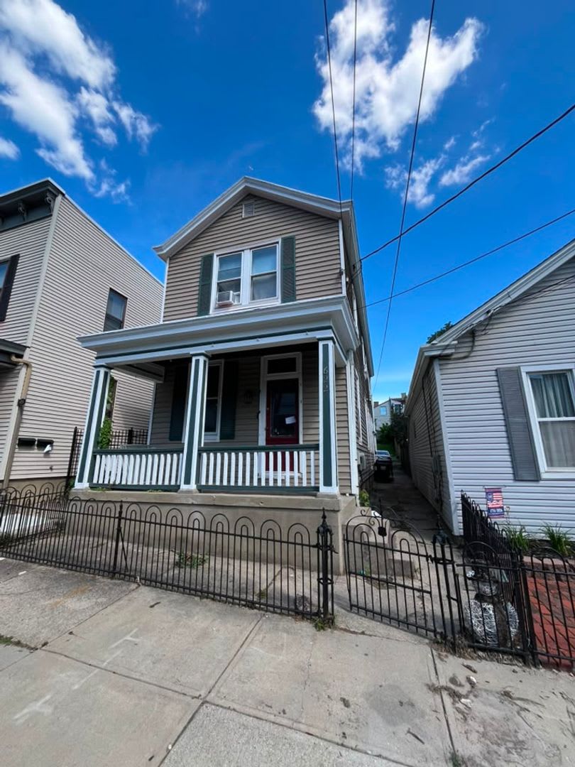 622 W 12Th – photo 1
